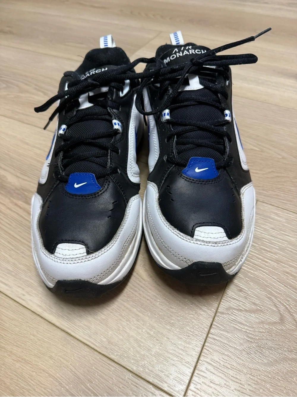 Nike air monarch
